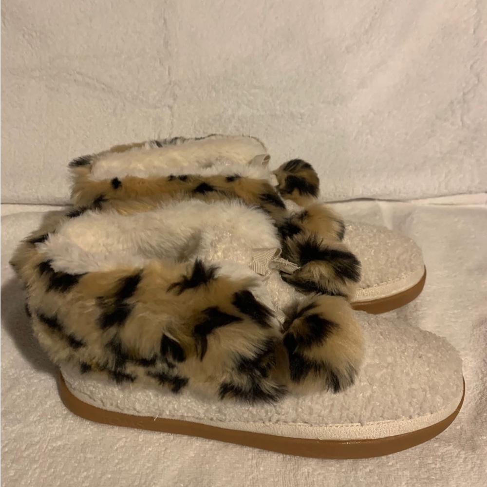 Toms Women’s White Celeste Ankle Boots With Faux Fur